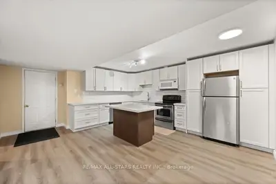 4 Smith Street Basement, Bradford West Gwillimbury, On L3z 3c9