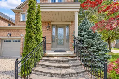 207 Farmstead Road, Richmond Hill, On L4s 2j6