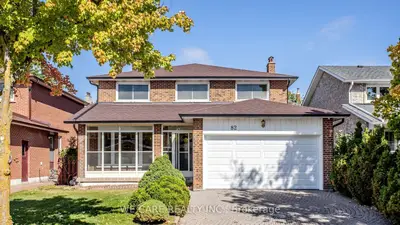 82 Barrington Crescent, Markham, On L3r 3h3