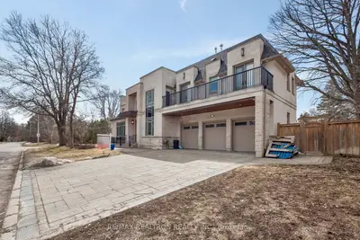 12 Miner Circle, Markham, On L3r 1y1