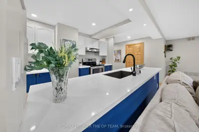 100 Arbors Lane 404, Vaughan, On L4l 7g4