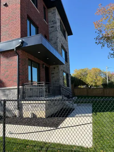 25 Oxford Street 2, Richmond Hill, On L4c 4l6