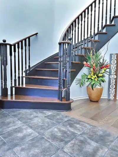1 Rutherford Road, Bradford West Gwillimbury, On L3z 0a5