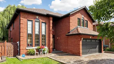 2b Trinity Crescent, Richmond Hill, On L4b 2s4