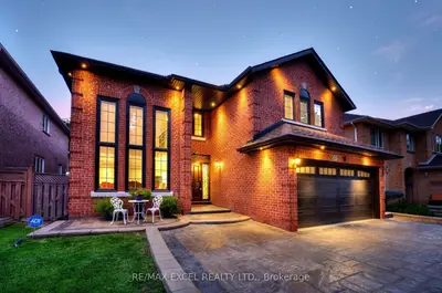 2b Trinity Crescent, Richmond Hill, On L4b 2s4