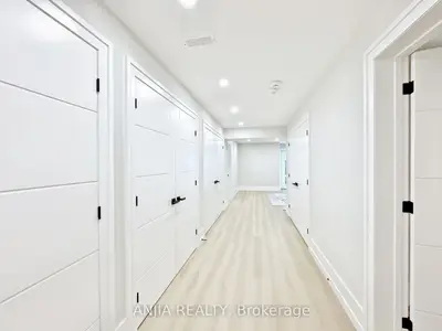 21 Sherwood Forest Drive, Markham, On L3p 1p5