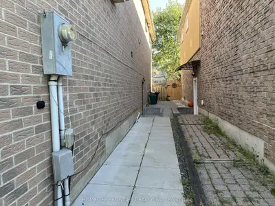 29 Constellation Crescent Lower, Richmond Hill, On L4c 8j8