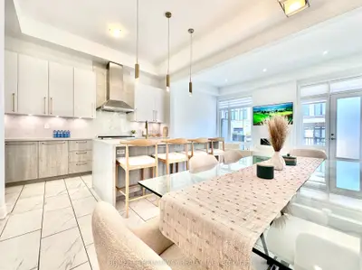 300 King Road, Richmond Hill, On L4e 1h4