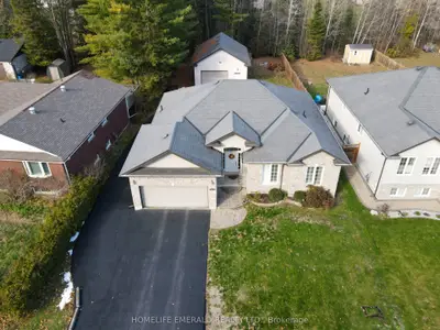 17 Tree Top Street, Essa, On L0m 1b2