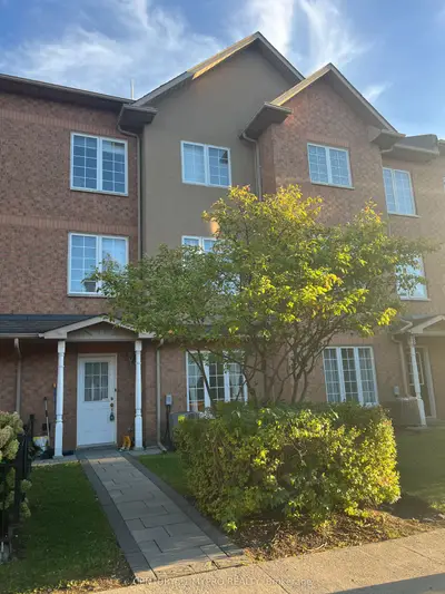 15 St Moritz Way 10, Markham, On L3r 4g2