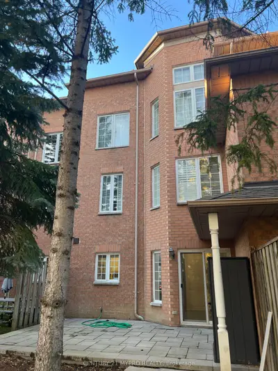 15 St Moritz Way 10, Markham, On L3r 4g2