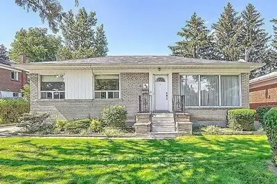43 Boothbay Crescent (lower Level), Newmarket, On L3y 1y6