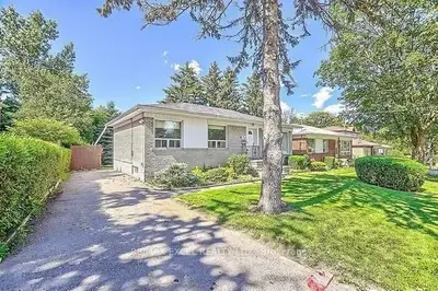 43 Boothbay Crescent (lower Level), Newmarket, On L3y 1y6