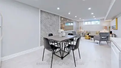 360 Dixon Boulevard Lower, Newmarket, On L3y 5c4