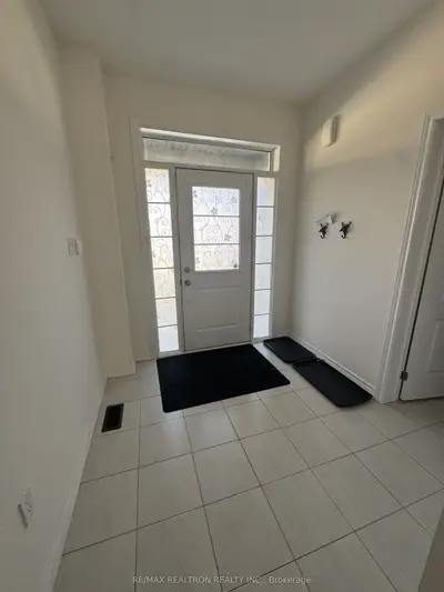 49 Mondial Crescent, East Gwillimbury, On L9n 0s2