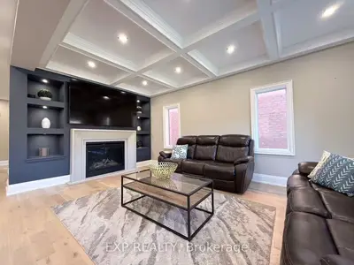 779 Mclaren Street, Newmarket, On L3y 8h3