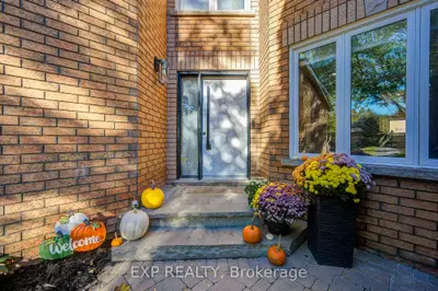 779 Mclaren Street, Newmarket, On L3y 8h3