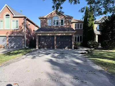 779 Mclaren Street, Newmarket, On L3y 8h3