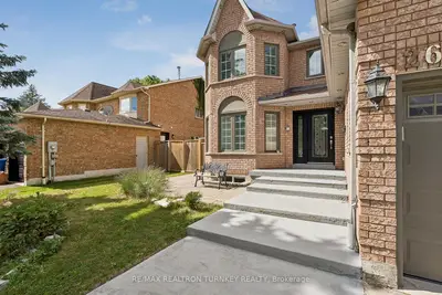 263 Chambers Crescent, Newmarket, On L3x 1t1