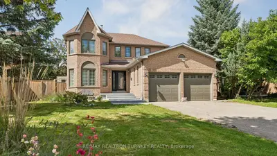 263 Chambers Crescent, Newmarket, On L3x 1t1