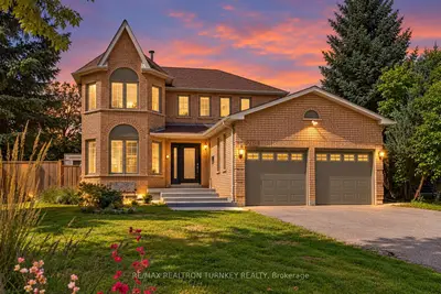 263 Chambers Crescent, Newmarket, On L3x 1t1