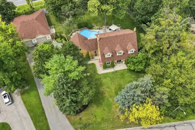 111 Whispering Pine Trail, Aurora, On L4g 4x8