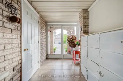 70 Connery Crescent, Markham, On L3s 4e6
