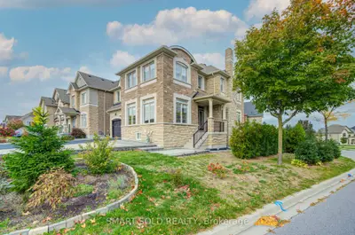 982 Wilbur Pipher Circle, Newmarket, On L3x 0b8