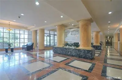 11 Townsgate Drive 1002, Vaughan, On L4j 8g4