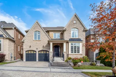 24 Royal West Road, Markham, On L6c 0l5