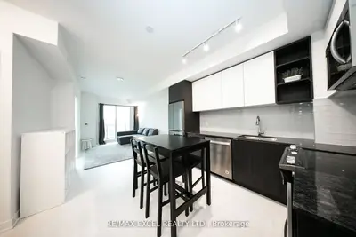 100 Eagle Rock Way 324, Vaughan, On L6a 5b9