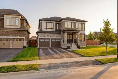 228 Reg Harrison Trail, Newmarket, On L3x 0m4