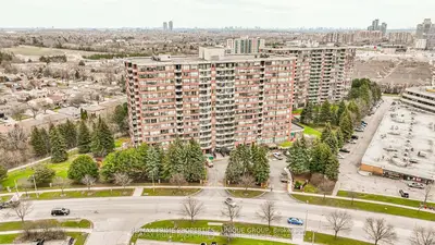 33 Weldrick Road E 209, Richmond Hill, On L4c 8w4