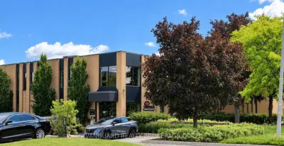 155 Drumlin Circle 1, Vaughan, On L4k 3e7