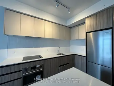 7950 Bathurst Street 525, Vaughan, On L4j 0l4