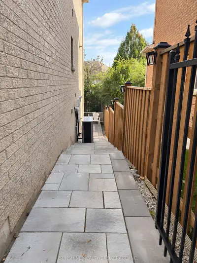 37 Bowhill Drive Walk-out Basement, Richmond Hill, On L4b 4v3