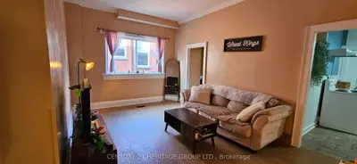 201a Main Street S 4, Newmarket, On L3y 1r1