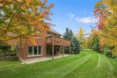 34 Tuscany Grande, New Tecumseth, On L9r 0e2