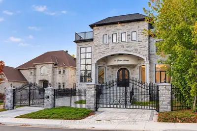 126 Garden Avenue, Richmond Hill, On L4c 6m1