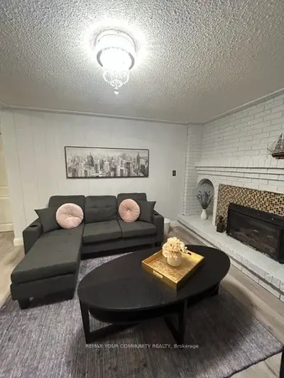 77 Garden Avenue, Richmond Hill, On L4c 6l6