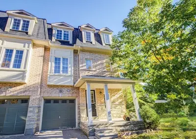 15 Old Colony Road 2, Richmond Hill, On L4e 4l5