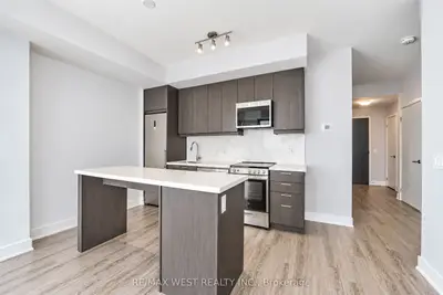 185 Deerfield Road 1103, Newmarket, On L3y 0g7