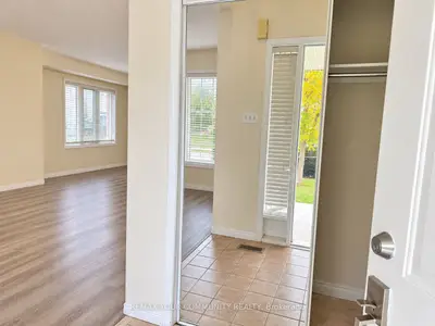 163 Flagstone Way, Newmarket, On L3x 2z7