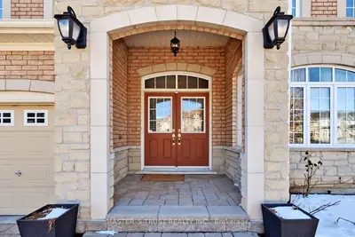 66 Chaya Sara Gardens, Vaughan, On L6a 0z7