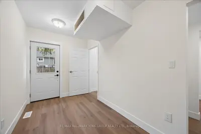 118 High Street #4, Georgina, On L0e 1r0