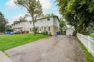 670 Elgin Street, Newmarket, On L3y 3b4