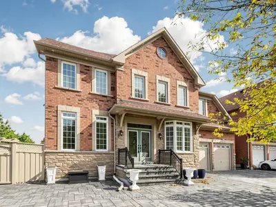 1 Crossroads Drive, Richmond Hill, On L4e 5e3