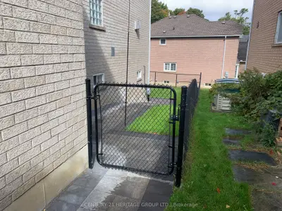 337 Carruthers Avenue Walk-out Basement, Newmarket, On L3x 2b7