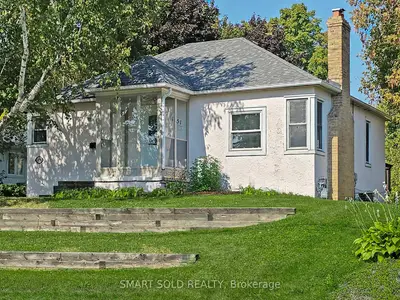 1051 Janette Street, Newmarket, On L3y 3c4