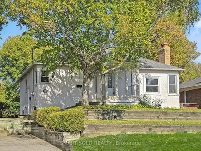 1051 Janette Street, Newmarket, On L3y 3c4